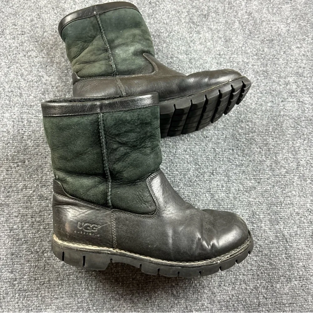 UGGS Men’s Brooks Black Suede/Leather Mid Winter Boot size: 8